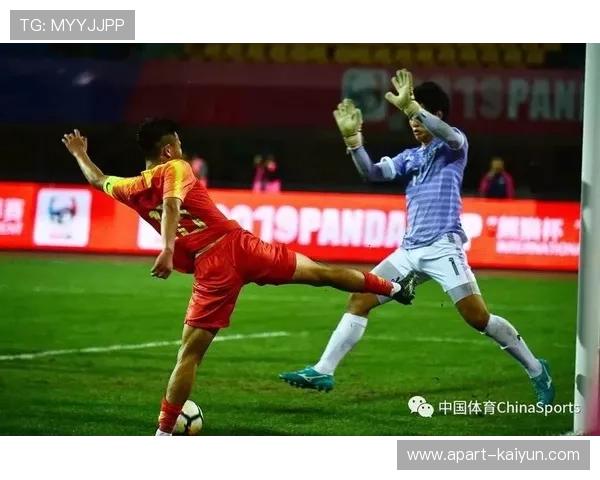 法鹰门将失误酿乌龙，格里马尔多任意球建功药厂首胜